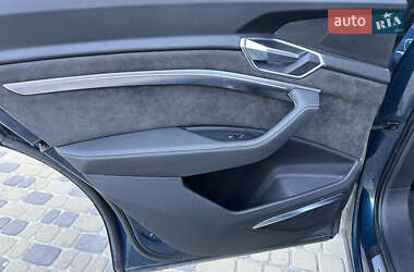 Позашляховик / Кросовер Audi e-tron 2019 в 