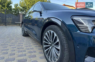 Позашляховик / Кросовер Audi e-tron 2019 в 