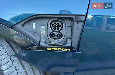 Позашляховик / Кросовер Audi e-tron 2019 в 