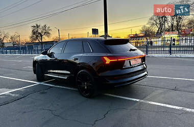 Внедорожник / Кроссовер Audi e-tron 2020 в 