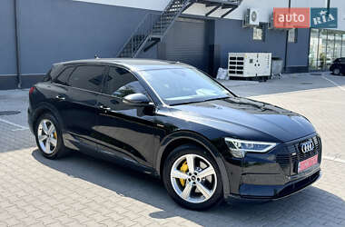 Внедорожник / Кроссовер Audi e-tron 2023 в 