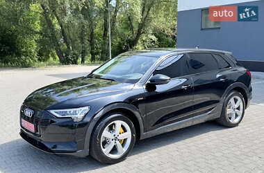 Внедорожник / Кроссовер Audi e-tron 2023 в 