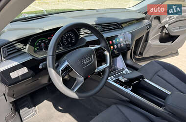 Внедорожник / Кроссовер Audi e-tron 2023 в 