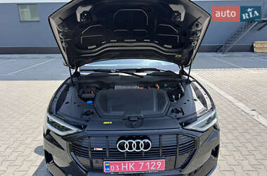 Внедорожник / Кроссовер Audi e-tron 2023 в 