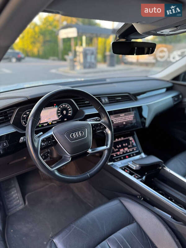 Позашляховик / Кросовер Audi e-tron 2020 в Почаєві