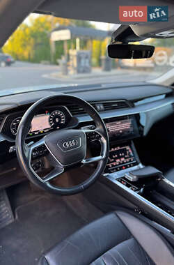 Внедорожник / Кроссовер Audi e-tron 2020 в 