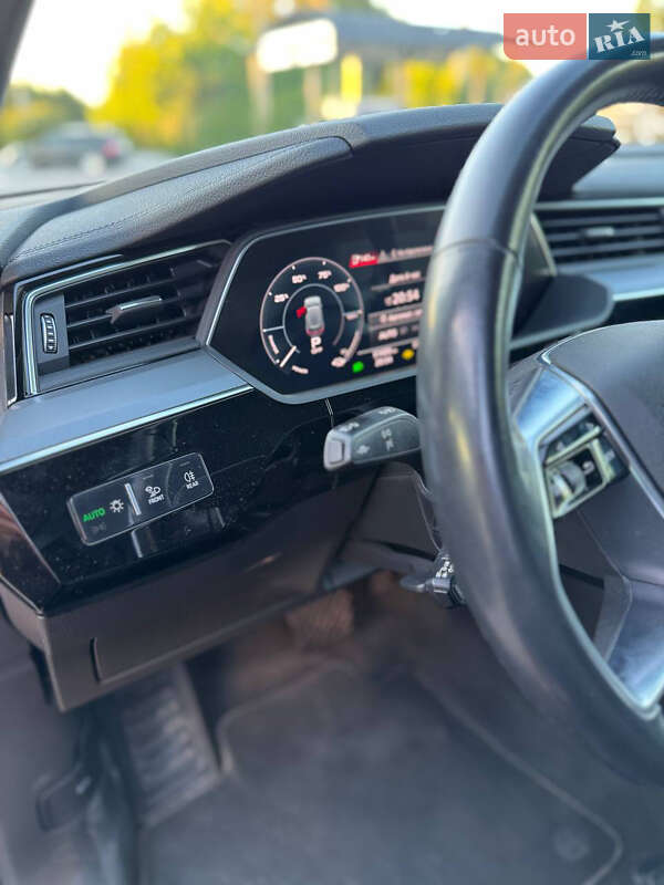 Позашляховик / Кросовер Audi e-tron 2020 в Почаєві