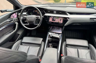 Позашляховик / Кросовер Audi e-tron 2020 в 
