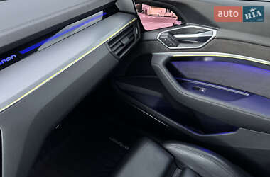 Позашляховик / Кросовер Audi e-tron 2020 в 