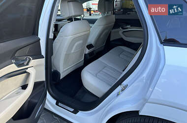 Внедорожник / Кроссовер Audi e-tron 2020 в 