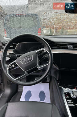 Позашляховик / Кросовер Audi e-tron 2019 в 