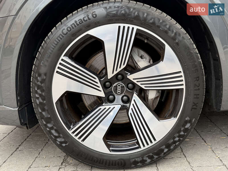 Позашляховик / Кросовер Audi e-tron 2021 в Мукачевому