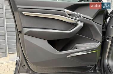 Позашляховик / Кросовер Audi e-tron 2021 в 