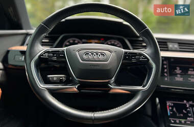 Позашляховик / Кросовер Audi e-tron 2019 в 