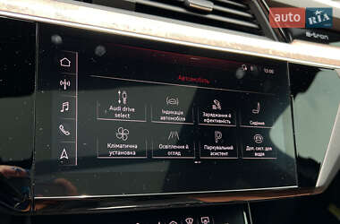 Позашляховик / Кросовер Audi e-tron 2019 в 