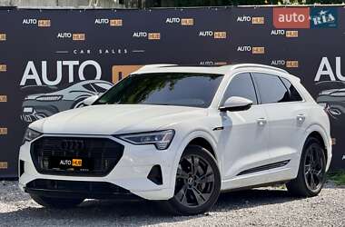 Позашляховик / Кросовер Audi e-tron 2022 в 