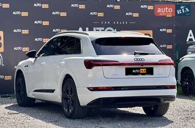 Позашляховик / Кросовер Audi e-tron 2022 в 