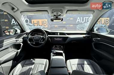 Позашляховик / Кросовер Audi e-tron 2022 в 