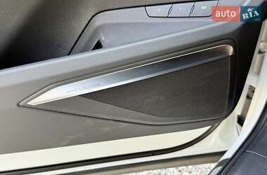 Позашляховик / Кросовер Audi e-tron 2022 в 