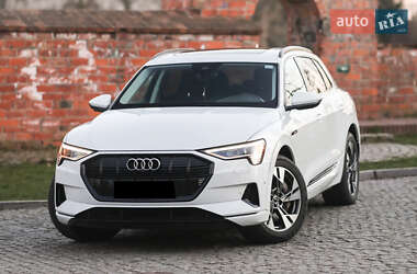 Внедорожник / Кроссовер Audi e-tron 2022 в 