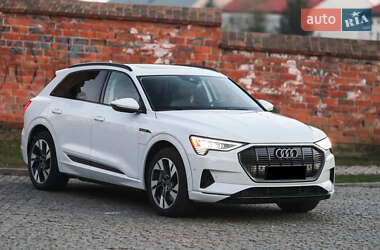 Внедорожник / Кроссовер Audi e-tron 2022 в 