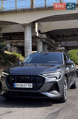 Внедорожник / Кроссовер Audi e-tron 2019 в 