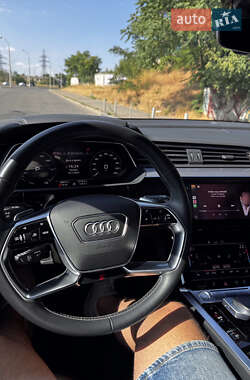 Внедорожник / Кроссовер Audi e-tron 2019 в 