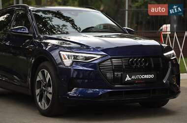 Внедорожник / Кроссовер Audi e-tron 2022 в 