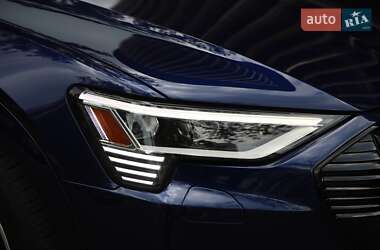 Внедорожник / Кроссовер Audi e-tron 2022 в 