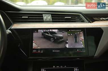 Внедорожник / Кроссовер Audi e-tron 2022 в 