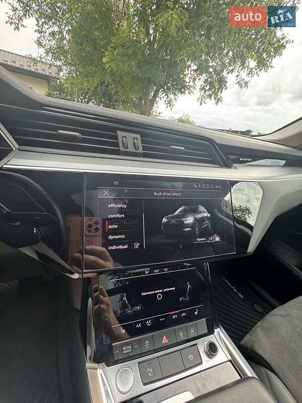 Внедорожник / Кроссовер Audi e-tron 2020 в Львове