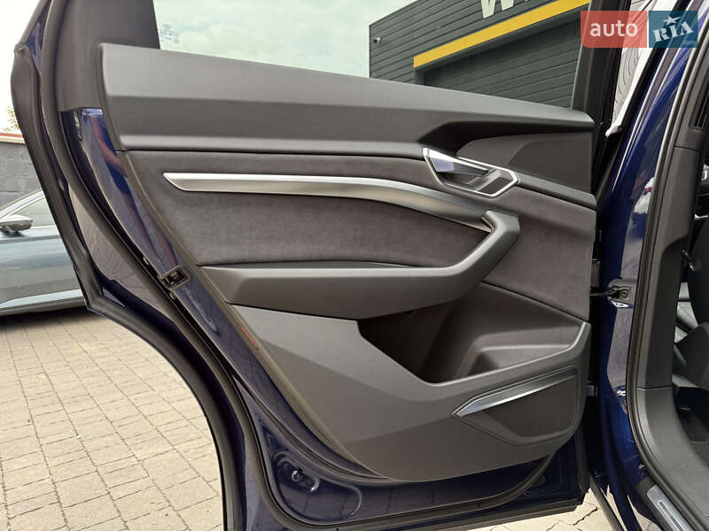 Позашляховик / Кросовер Audi e-tron 2022 в Мукачевому