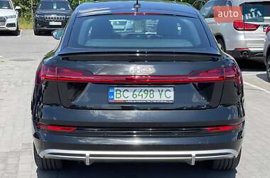 Позашляховик / Кросовер Audi e-tron 2021 в 