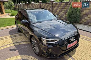Позашляховик / Кросовер Audi e-tron 2021 в 