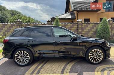 Позашляховик / Кросовер Audi e-tron 2021 в 