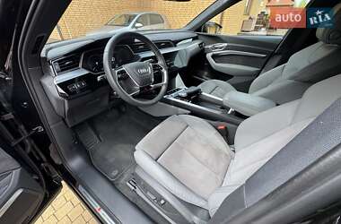 Позашляховик / Кросовер Audi e-tron 2021 в 