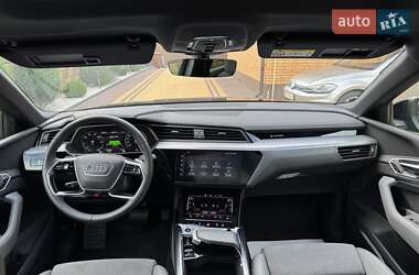Позашляховик / Кросовер Audi e-tron 2021 в 