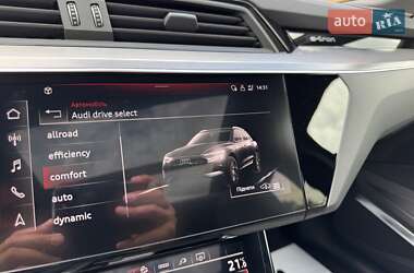 Позашляховик / Кросовер Audi e-tron 2021 в 