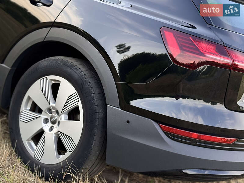 Позашляховик / Кросовер Audi e-tron 2019 в Козятині