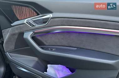 Позашляховик / Кросовер Audi e-tron 2019 в 