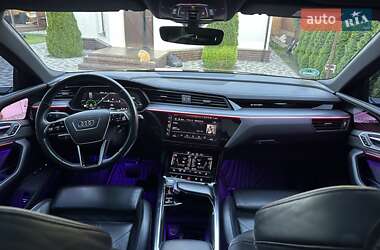 Позашляховик / Кросовер Audi e-tron 2019 в 