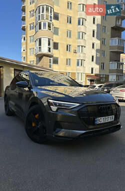 Внедорожник / Кроссовер Audi e-tron 2019 в 