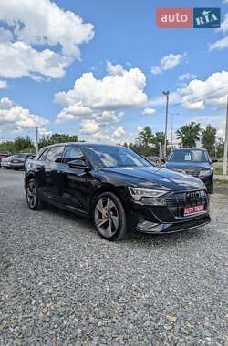 Внедорожник / Кроссовер Audi e-tron 2022 в 