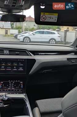 Внедорожник / Кроссовер Audi e-tron 2022 в 