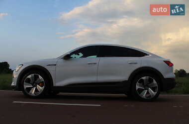 Внедорожник / Кроссовер Audi e-tron 2021 в 