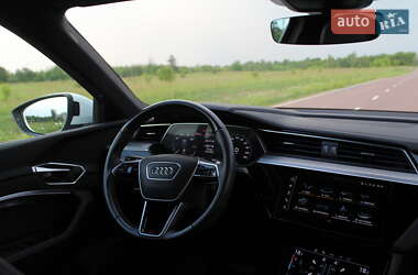 Внедорожник / Кроссовер Audi e-tron 2021 в 