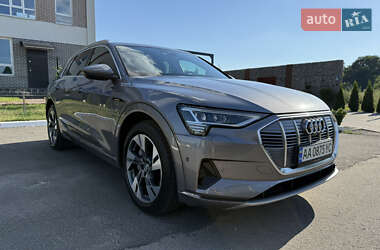 Внедорожник / Кроссовер Audi e-tron 2020 в 