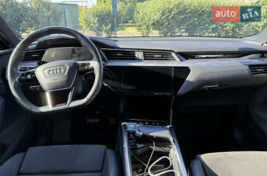 Внедорожник / Кроссовер Audi e-tron 2020 в 