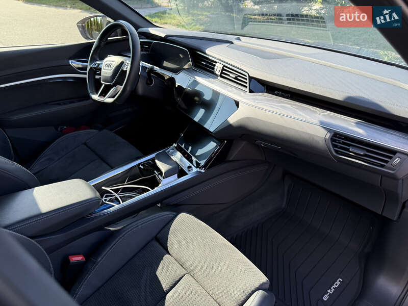 Позашляховик / Кросовер Audi e-tron 2020 в Києві