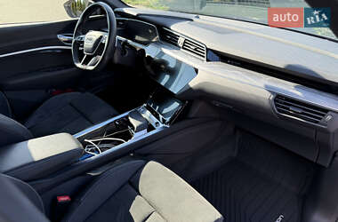 Внедорожник / Кроссовер Audi e-tron 2020 в 
